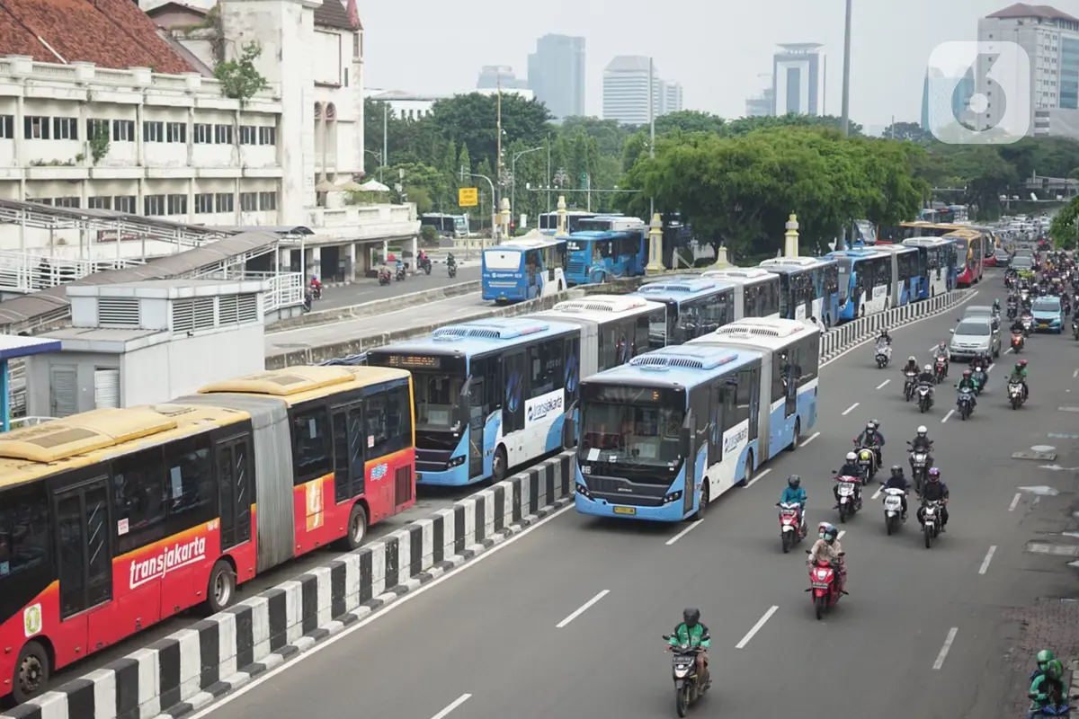 Transjakarta Targetkan Semua Armada Gunakan Bus Listrik