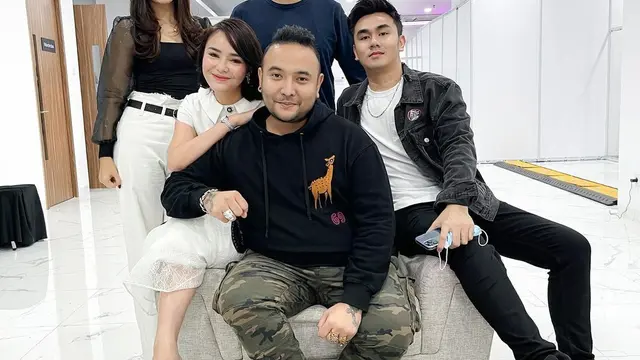 Dikira Kekasih Baru, Ini 6 Potret Kebersamaan Amanda Manopo dan Diktin Tamsa