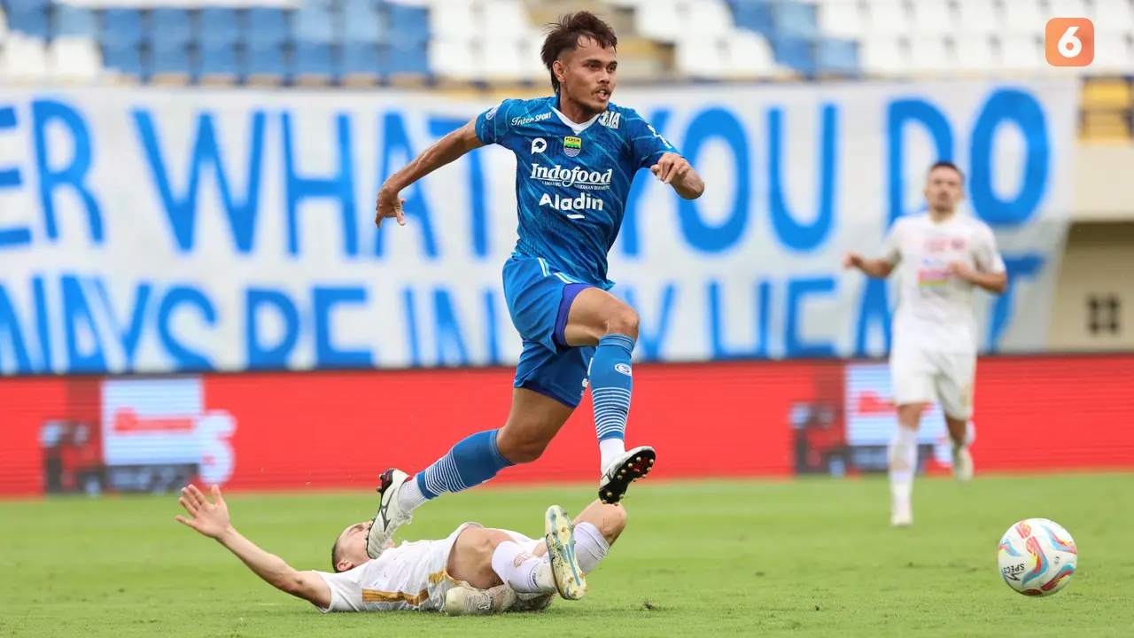 Foto: David da Silva Cemerlang, Rio Fahmi Paling Terpukul Persija Tumbang di Markas Persib Bandung