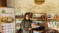 Septi Setiani, generasi milenial pemilik Galery Sekar Jawi, di Yogyakarta.