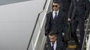 Bintang Portugal, Cristiano Ronaldo, saat tiba di Bandara Zhukovsky, Moskow, Sabtu (9/6/2018). CR 7 akan berjuang bersama Portugal pada ajang Piala Dunia 2018 Rusia. (AFP/Yuri Kadobnov)