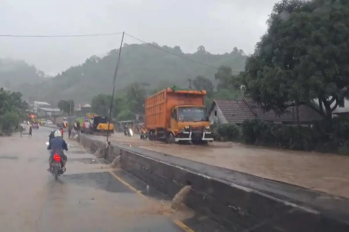 Kondisi Jalan Lintas Soekarno Hatta, Kecamatan Panjang, Bandar Lampung, Sabtu (18/1/2025). Foto : (Istimewa).