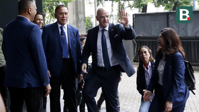 Foto: Presiden FIFA Lanjut Mengunjungi Kantor PSSI, Semobil Bareng Iwan Bule