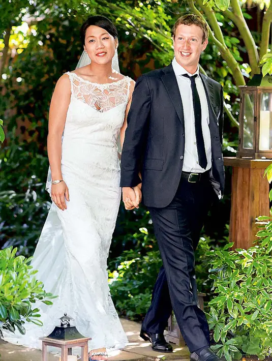 CEO Facebook Zuckerberg dan istrinya, Priscilla akan menyumbangkan 99 persen saham Facebook untuk amal setelah kelahiran putrinya pertamanya, Max, pada pekan lalu. (dailymail.co.uk/facebook)