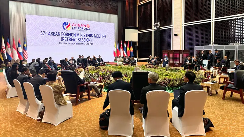 Rangkaian pertemuan menlu ASEAN (AMM/PMC) di Vientiane, Laos, Kamis (25/7/2024). (Dok. Kemlu RI)