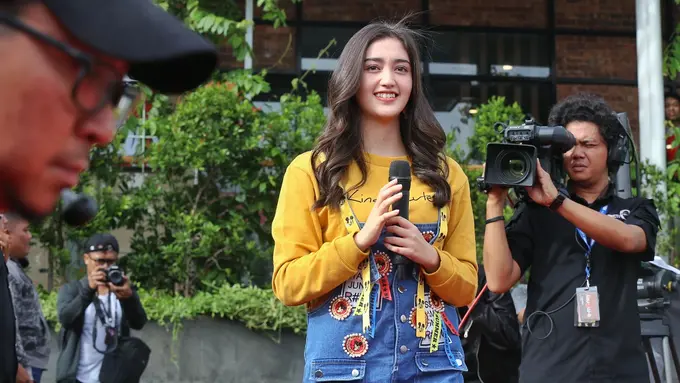 [Bintang] Mischa Chandrawinata Ketagihan dengan Meet and Greet Anak Langit