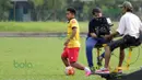 Andik Vermansah menjadi salah satu bintang utama saat shooting iklan terbaru tim Selangor FA di Stadion Mini, Shah Alam, Selangor, Malaysia, Rabu (27/01/2016). (Bola.com/Nicklas Hanoatubun)