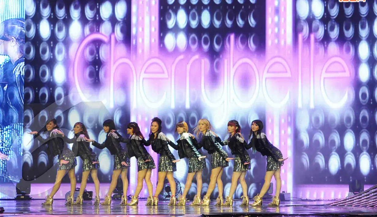Girlband Cherrybelle tampak kompak saat dipanggung SCTV Music Awards 2014 (Liputan6.com/Andrian Martinus)