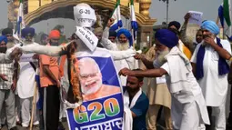 Para petani melakukan protes menentang dugaan kebijakan anti-petani dan privatisasi di Amritsar pada tanggal 8 September 2023. (Narinder NANU/AFP)
