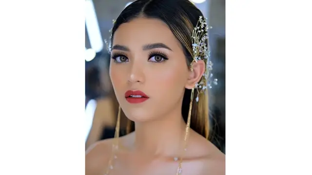 7 Pesona Sarlin Jones, Peraih Mahkota Miss Grand Indonesia 2019