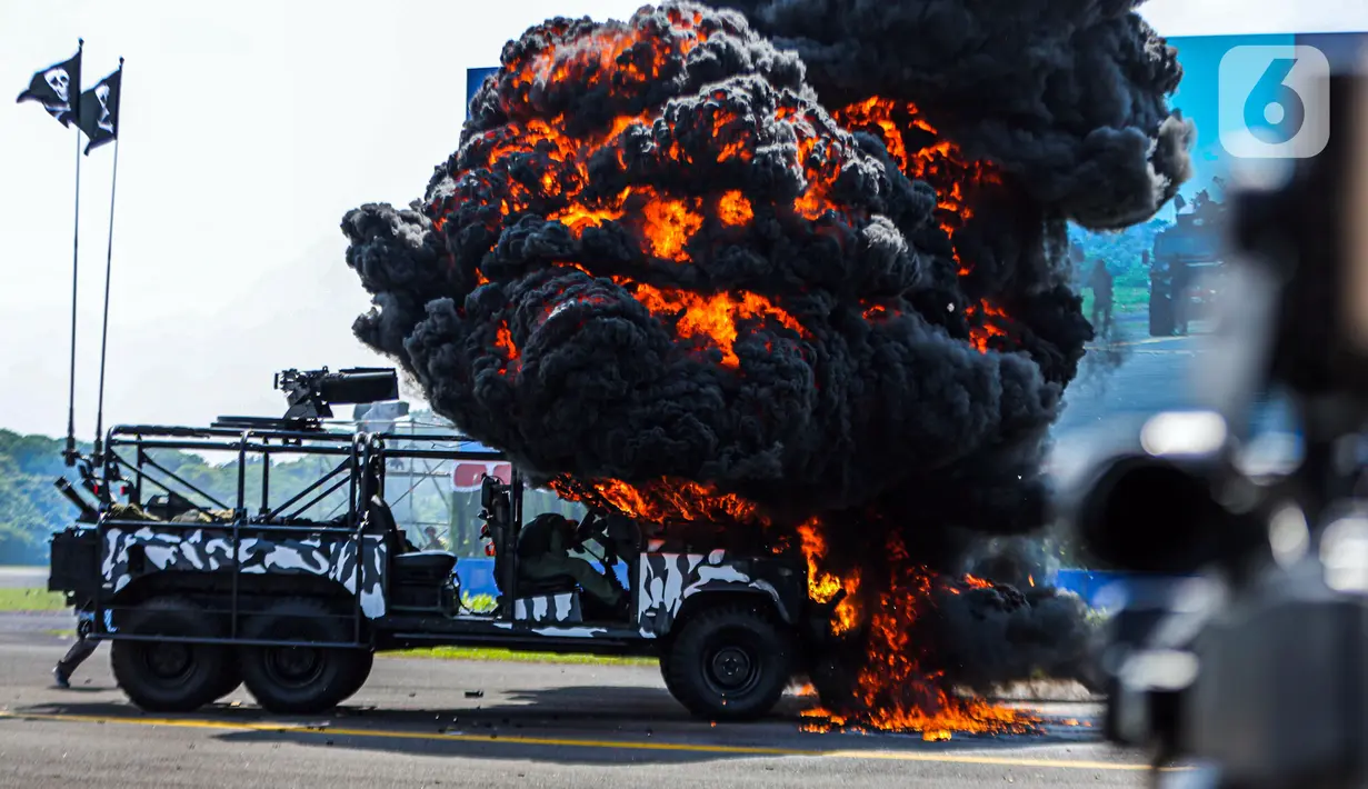 Terdapat 1.070 pilot dan crew demo udara, 397 prajurit untuk demo darat, dan 2. 227 personel pasukan upacara yang terlibat dalam peringatan HUT ke-77 TNI AU kali ini. (Liputan6.com/Faizal Fanani)