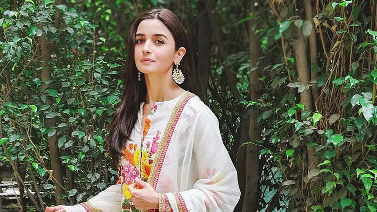 [Bintang] Raazi Sukses Besar, Alia Bhatt Tak Ingin Berpuas Diri