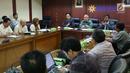 Suasana saat Yusril Ihza Mahendra memberi penjelasan di kantor Bulog, Jakarta, Senin (25/9). Yusril menjelaskan permasalahan terkait hukum gugatan tanah perum bulog yang berada di Kelapa Gading. (Liputan6.com/Angga Yuniar)