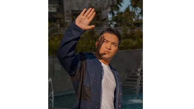 Mobil Rusak Parah Karena Kecelakaan, Ini 6 Potret Terbaru Ihsan Tarore