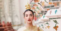 Dalam foto yang diunggah ke media sosial, Tasya terlihat bagaikan putri kerajaan Thailand dengan sentuhan pesona Timur Tengah yang khas, membuat netizen menjulukinya sebagai "Lisa BLACKPINK versi Arab." [@tasyafarasya].
