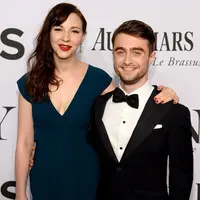 Daniel dan Erin telah berpacaran selama lebih dari empat tahun, dan kini keduanya dikabarkan telah melangsungkan pertunangan, bahkan kabarnya juga akan segera menuju ke jenjang pernikahan. (AFP/Bintang.com)
