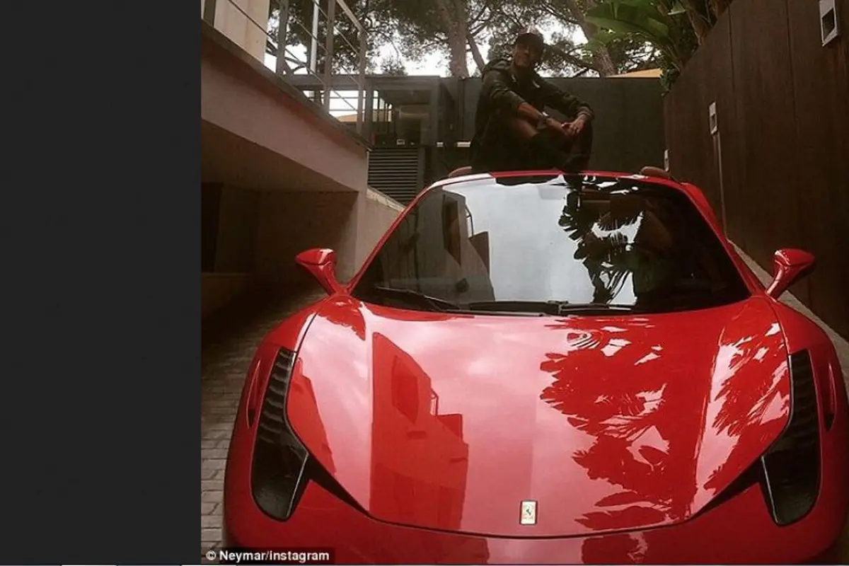 Neymar Buang Buang Lagi, Kali Ini Beli Ferrari 458 Spider