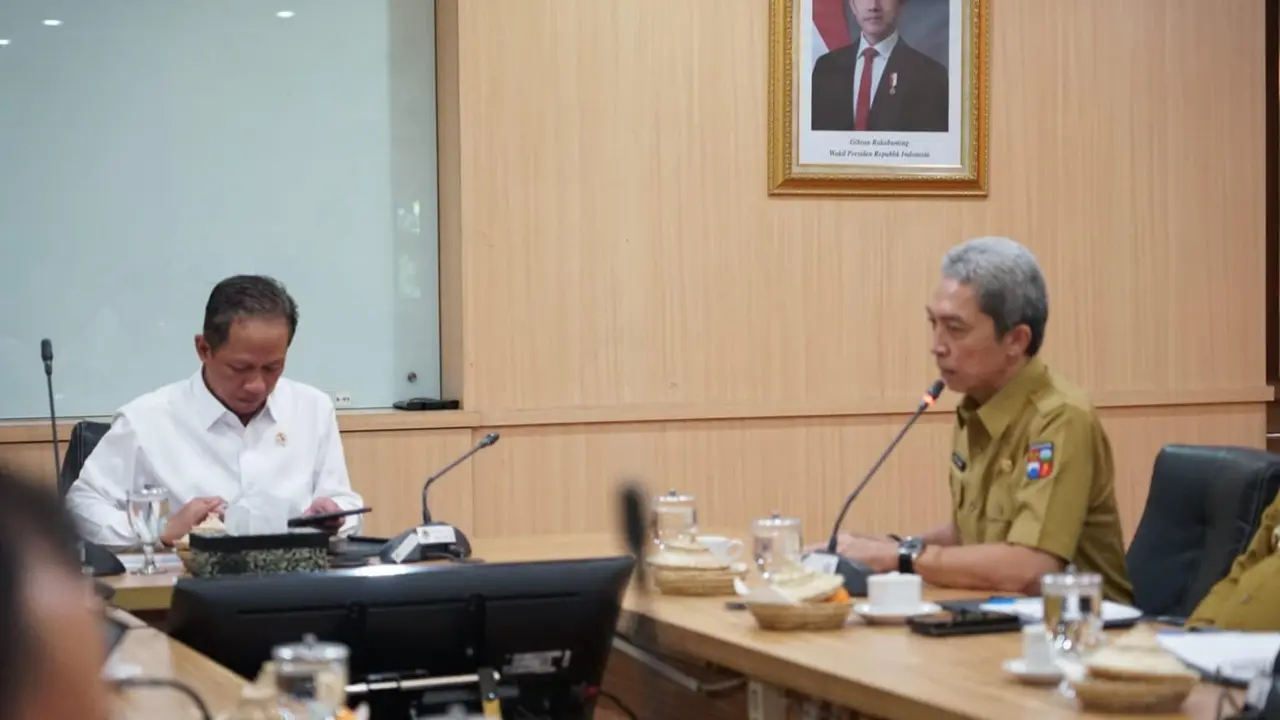 Wali Kota Bogor, Dedie A. Rachim, dan Bupati Bogor, Rudy Susmanto menemui Menteri Lingkungan Hidup Hanif Faisol Nurofiq di Jakarta.