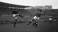 Juventus Vs AC Milan pada 1950 silam. (Twitter/Falso 9)