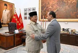 Sheikh Saoud menyampaikan pesan khusus dari Emir Qatar, Sheikh Tamim bin Hamad Al Thani, kepada Prabowo. (Foto: Biro Pers Sekretariat Presiden)