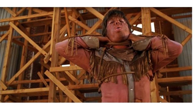 Tampil Totalitas, 7 Artis Ini Alami Kecelakaan dan Hampir Meninggal saat Syuting