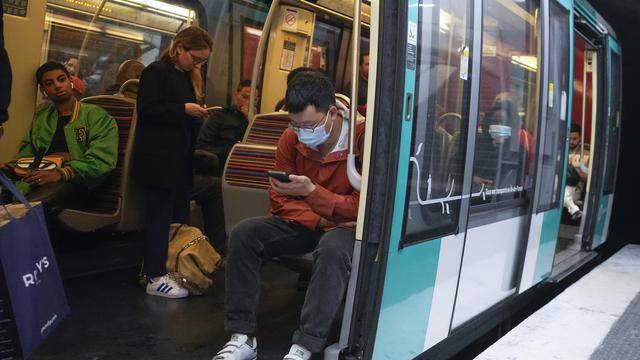 Kasus COVID-19 meningkat dengan cepat di Prancis