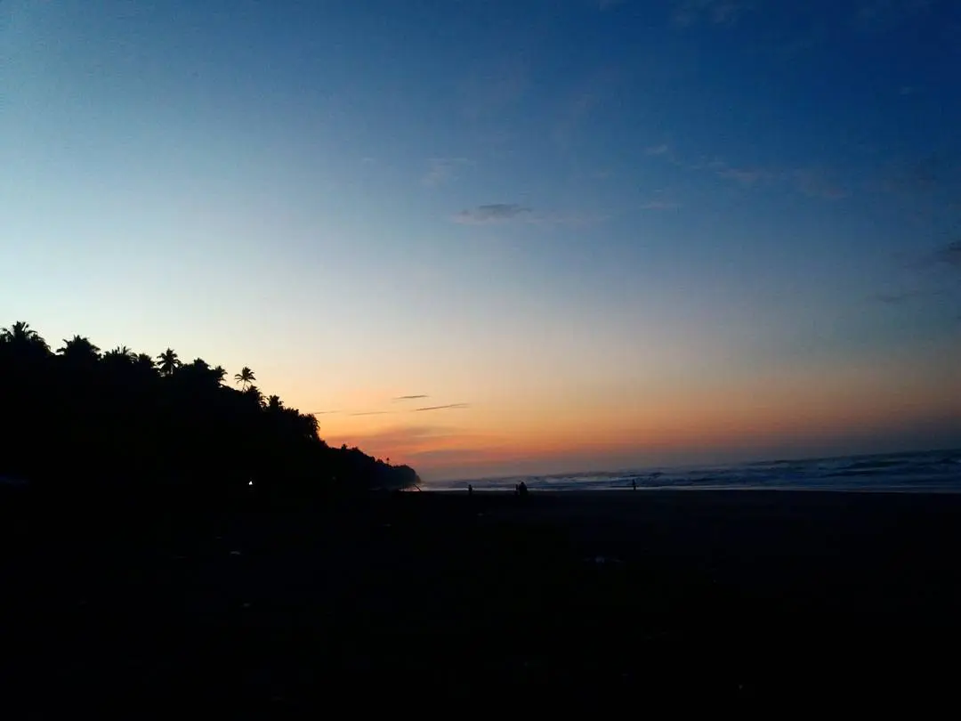 Pantai Sereg, Cianjur, Jawa Barat. (Sumber Foto: luthfimuqodas/Instagram)