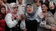 Elvy Sukaesih akhirnya muncul ke muka publik setelah peristiwa penangkapan anak-anaknya. Elvy berkali-kali mengucap permohonan maaf yang ditujukan pada penggemar. 