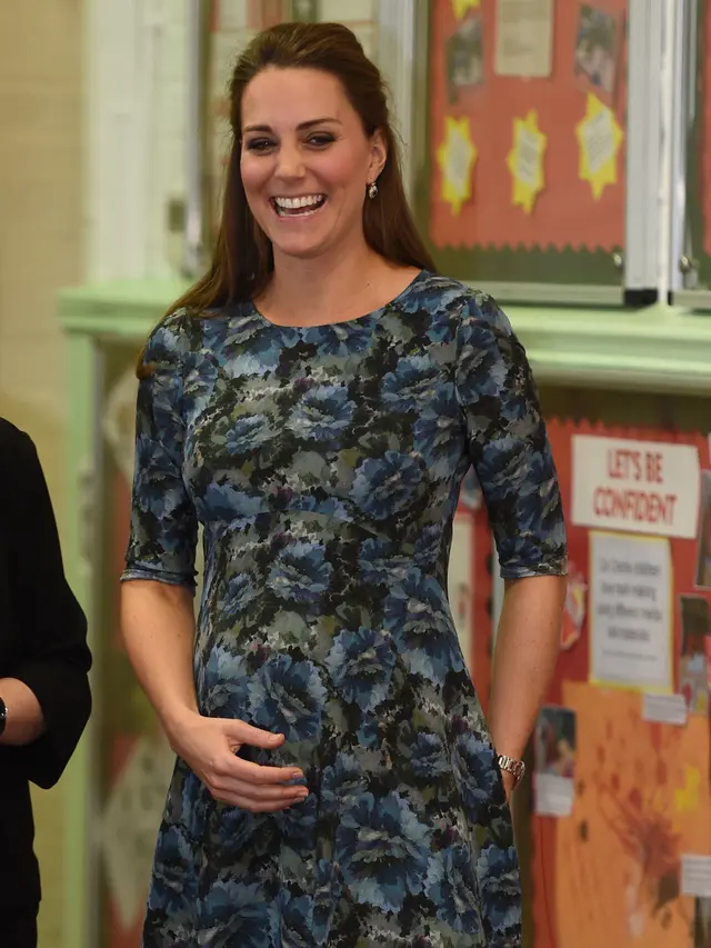 Kate Middleton mengunjungi Cape Hill Children's Centre.