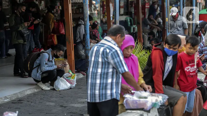 FOTO: Libur Panjang, Terminal Kalideres Sepi Penumpang