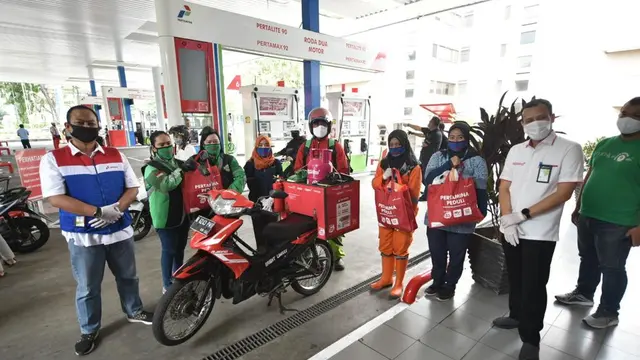 Pertamina Salurkan 6.643 Paket Bantuan bagi Pekerja Informal Perempuan di Hari Kartini