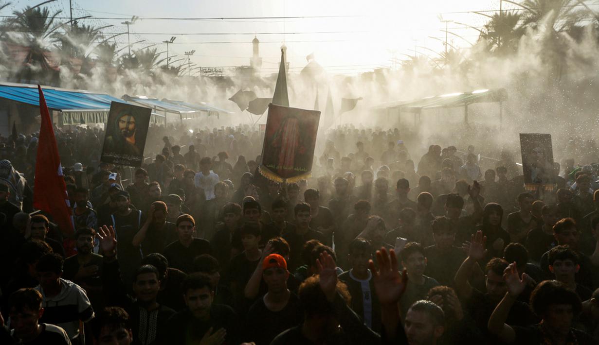 Setiap tahun, jutaan peziarah Syiah turun ke Kota Karbala untuk memperingati Hari Raya Arbaeen. (AP Photo/Anmar Khalil)