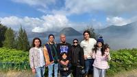 Ahmad Dhani dan Mulan Jameela liburan keluarga di Borobudur hingga Bromo (Foto: instagram @mulanjameela1)