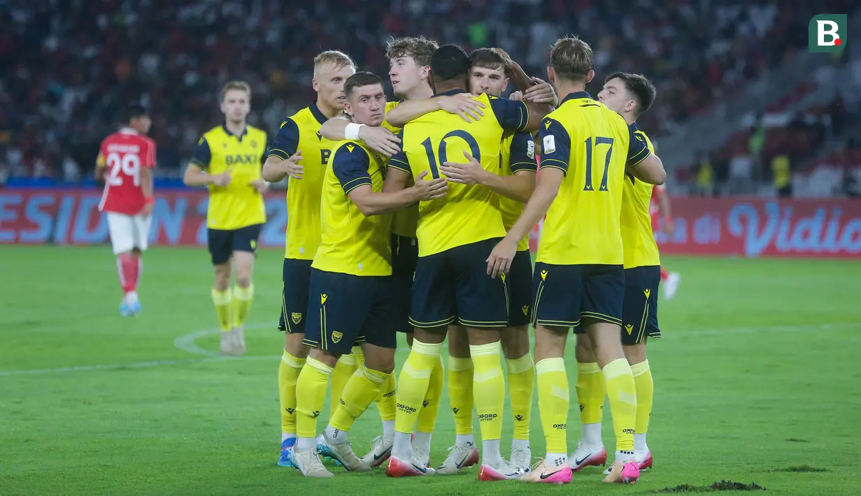 Berkat kemenangan ini, Oxford United pun berhak memuncaki klasemen Grup A sekaligus memperbesar peluang menjadi juara grup dan lolos ke final. (Bola.com/M Iqbal Ichsan)