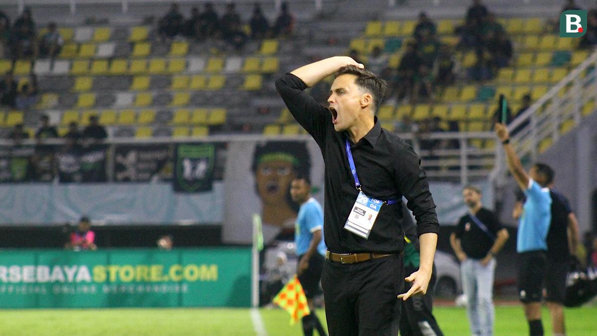 Persebaya Belum Pecat Paul Munster, Nasibnya Tergantung Hasil Akhir Lawan Persib