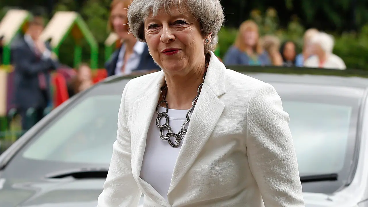 20170608-PM Theresa May Berikan Suaranya-AP