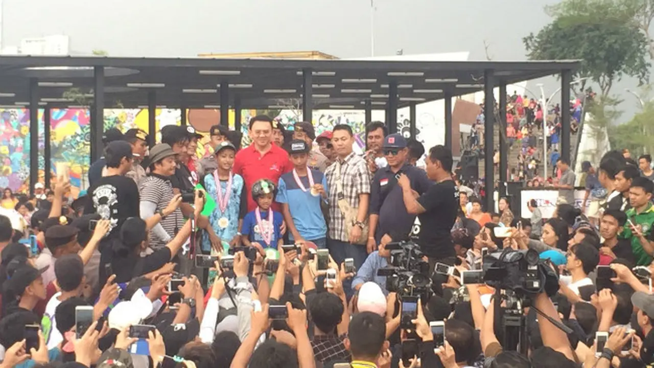 Ahok Beri Penghargaan Skater Cilik Di Kaijodo