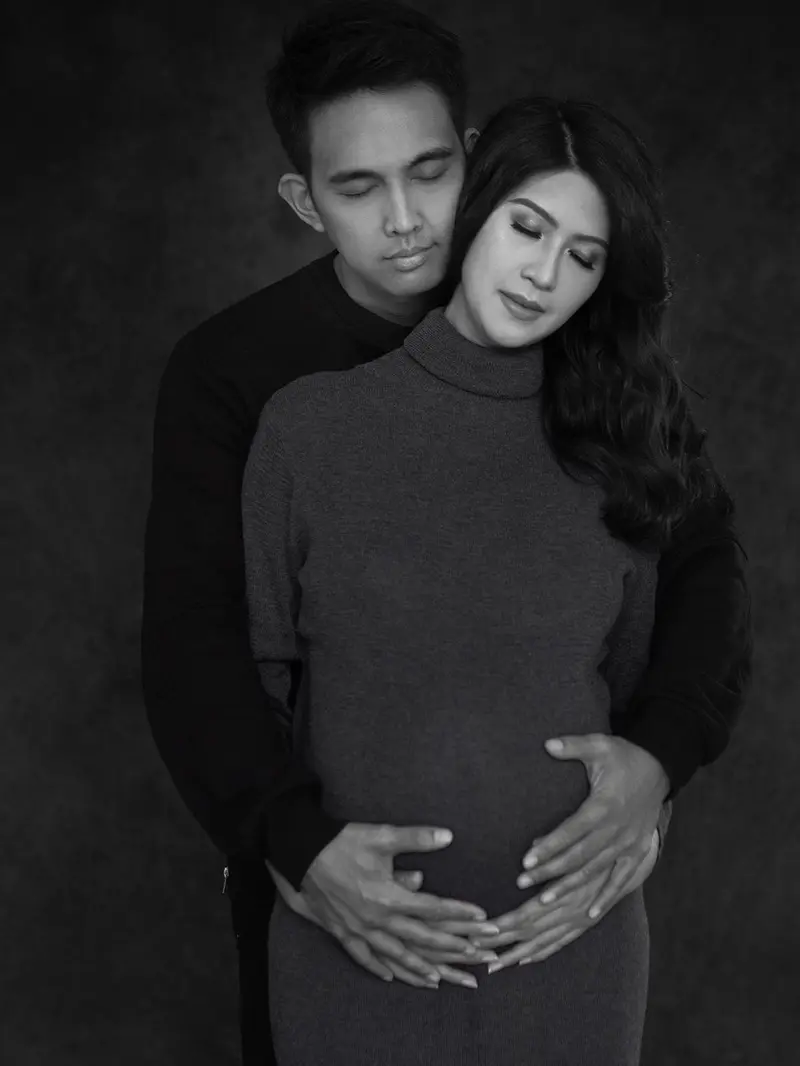 8 Tahun Menanti Buah Hati, Ini 6 Pemotretan Maternity Shoot Istri Indra Sinaga