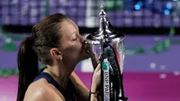 Agnieszka Radwanska sukses menyabet gelar juara di turnamen WTA Finals 2015 seusai mengalahkan pemain Republik Ceska, Petra Kvitova.