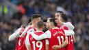 Para pemain Arsenal merayakan gol Leandro Trossard yang kemudian dianulir saat melawan Leicester City pada pertandingan sepak bola Liga Inggris di The King Power Stadium, Leicester, Inggris, 25 Februari 2023. Arsenal mengalahkan Leicester City dengan skor 1-0. (AP Photo/Jon Super)