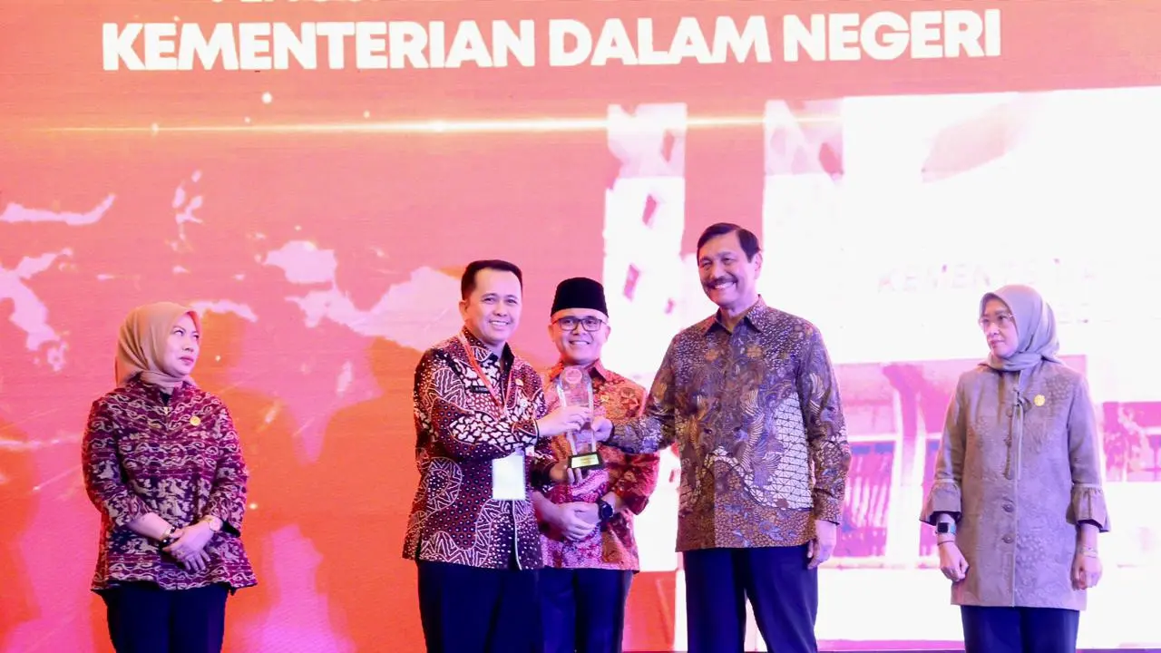 Kemendagri Raih Penghargaan Digital Government Award 2023 Kategori Penguatan Kebijakan SPBE