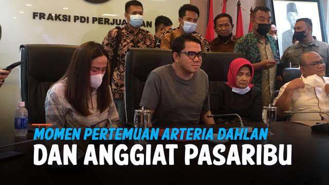 Anggiat Pasaribu akhirnya meminta maaf langsung kepada ibunda politikus Arteria Dahlan. Nampak suasana haru dan hangat tampak dari kedua belah pihak.
