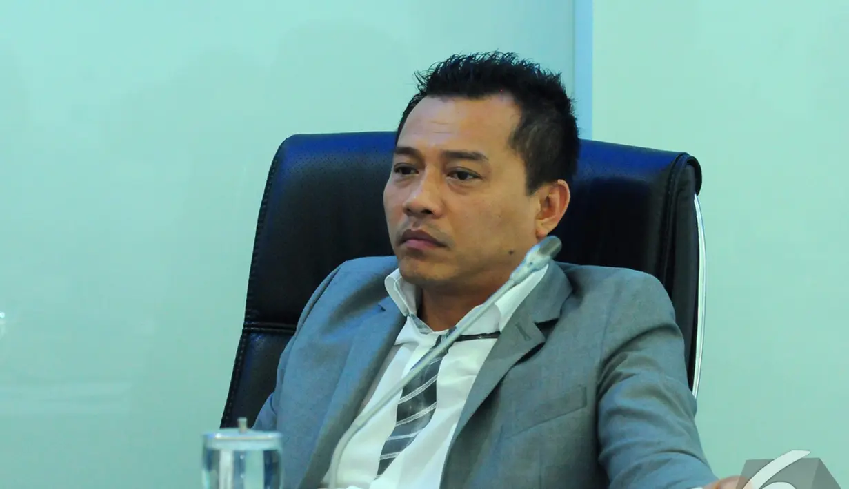 Anggota DPR Ri dari Fraksi PAN Anang Hermansyah saat konferensi pers terkait kekecewaan Fraksi PAN kepada Presiden Jokowi yang meniadakan ekonomi kreatif dari Kementerian Pariwisata, Jakarta, Selasa (4/11/2014).(Liputan6.com/Andrian M Tunay) 