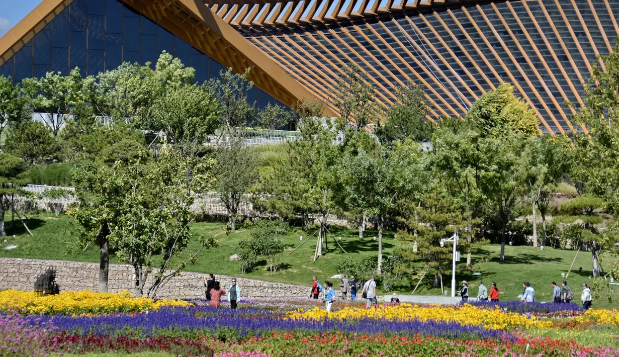 Orang-orang mengunjungi Beijing Garden Expo Park di Distrik Yanqing, Beijing, China, 17 September 2020. (Xinhua/Li Xin)