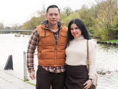Melalui akun media sosial, Annisa Pohan bersama AHY diketahui tengah berada di Jerman. Keduanya juga turut memperlihatkan kemesraan saat mengunjungi berbagai tempat di Jerman. (Liputan6.com/IG/@agusyudhoyono)