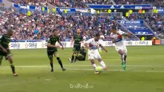 Berita video highlights Ligue 1 Prancis antara Lyon melawan Guingamp dengan skor 2-1. This video presented by BallBall.