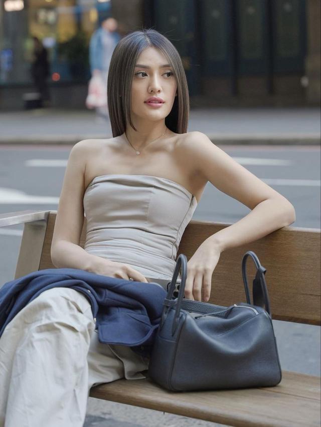 Gaya Melokal Anissa Aziza dan Raditya Dika Libur Lebaran Sambil Nostalgia Masa Kuliah di Australia