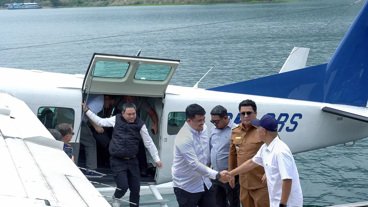 Transportasi ke Danau Toba Kian Modern, Bobby Nasution Ikut Uji Coba Pesawat Amfibi