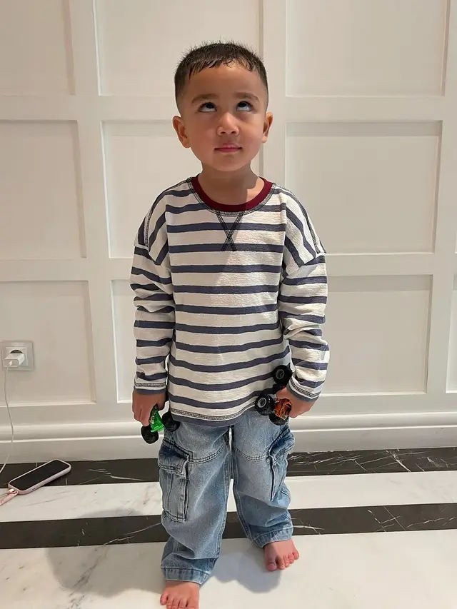 Gaya Outfit Rayyanza ala Skena yang Menggemaskan. (instagram/@tercipungcipung)