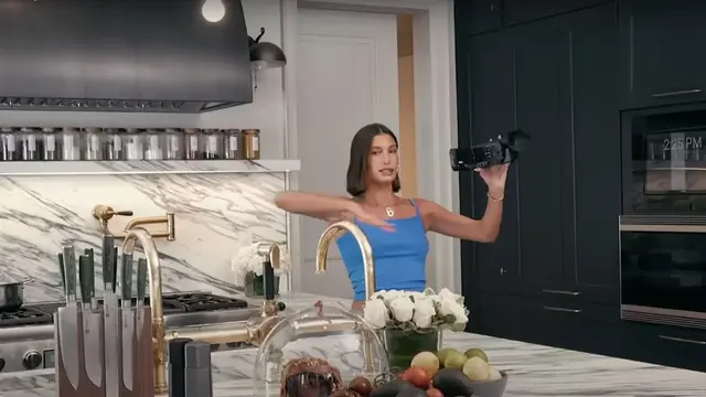 Dapur Hailey Bieber: Sentuhan Monokrom yang Penuh Gaya